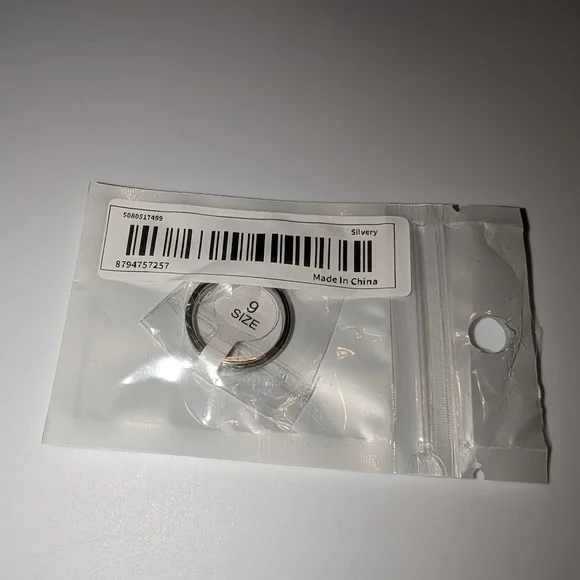 Fashion sparkly ring/band - Picture 6 of 10